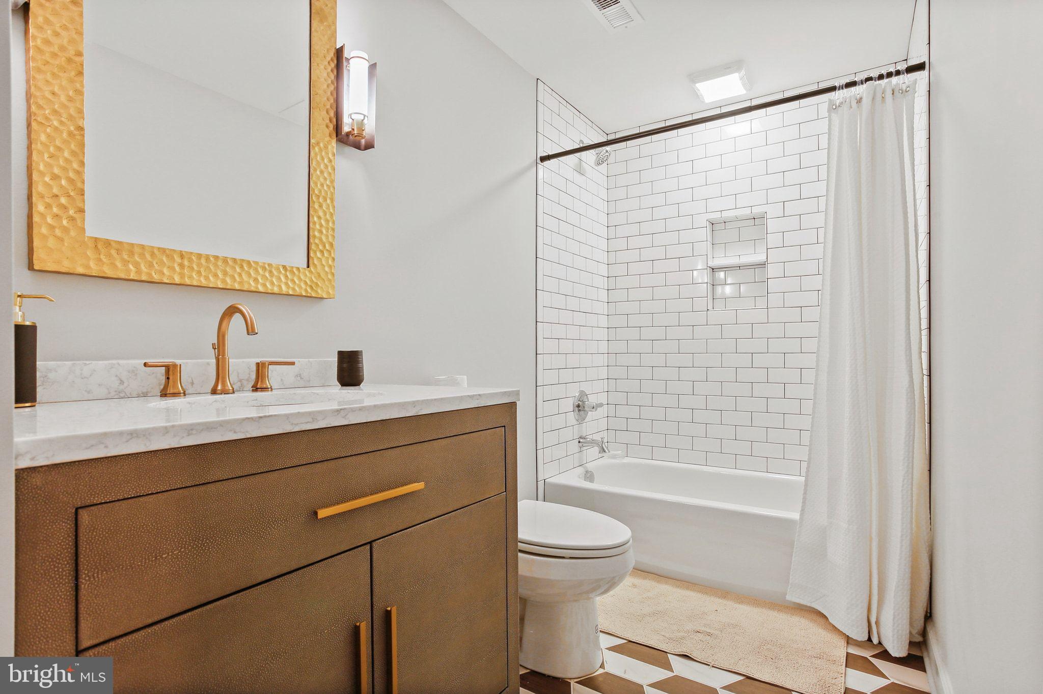 HOLLIFIELD HILLS - Residential