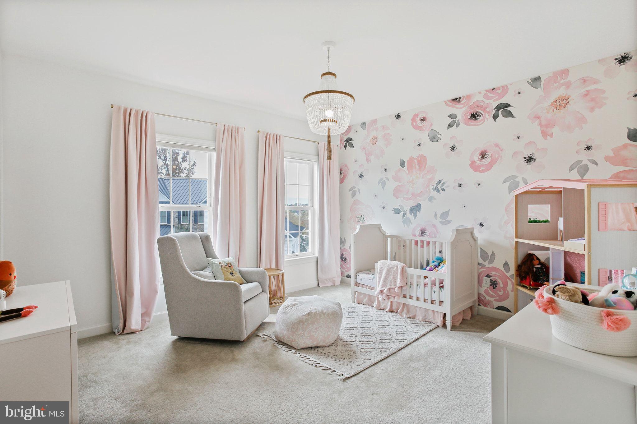 HOLLIFIELD HILLS - Residential