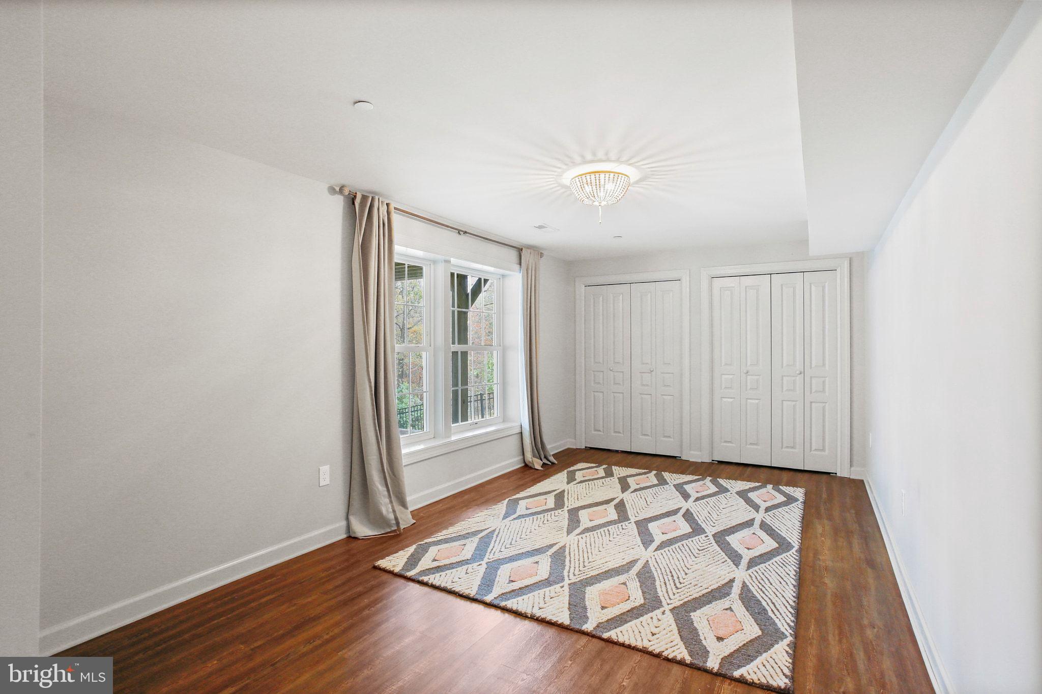 HOLLIFIELD HILLS - Residential