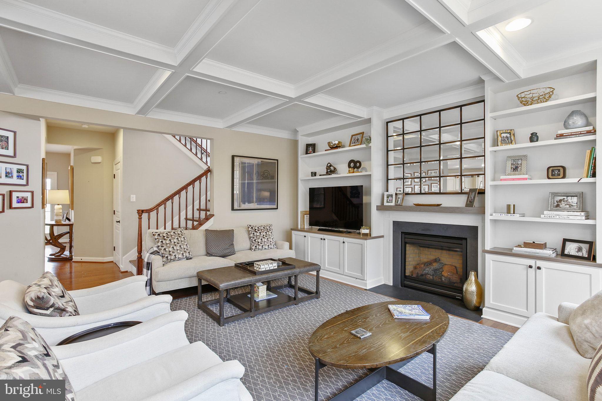 HOLLIFIELD HILLS - Residential