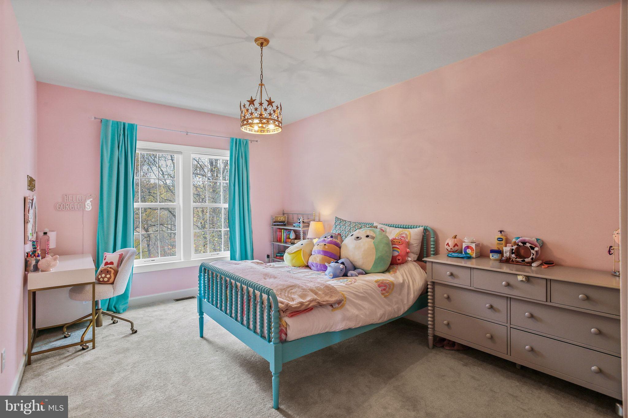 HOLLIFIELD HILLS - Residential