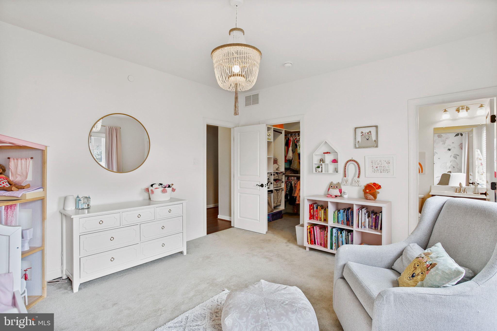 HOLLIFIELD HILLS - Residential