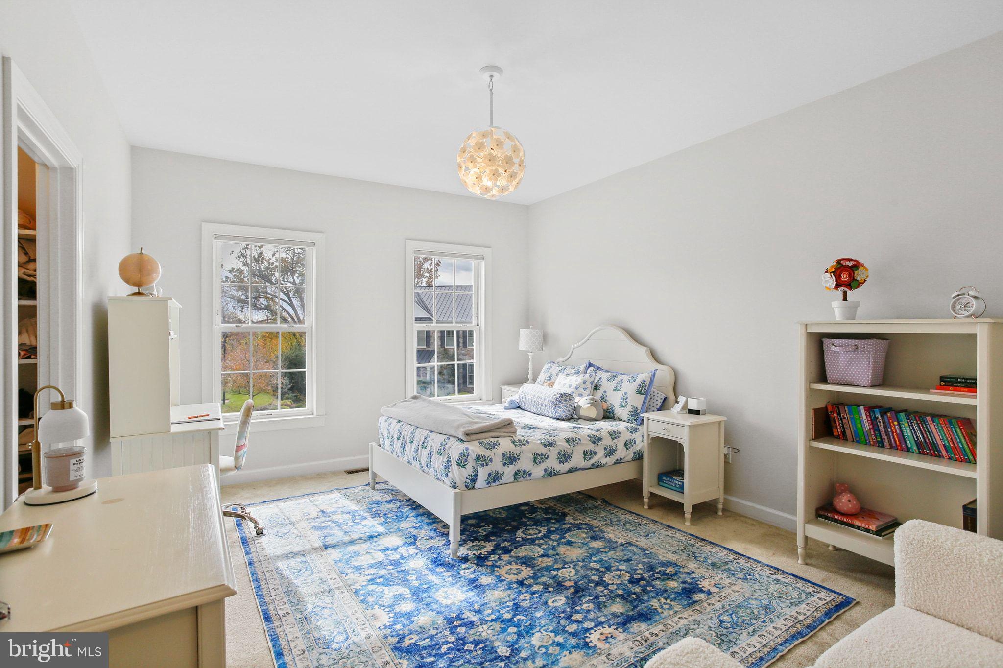 HOLLIFIELD HILLS - Residential