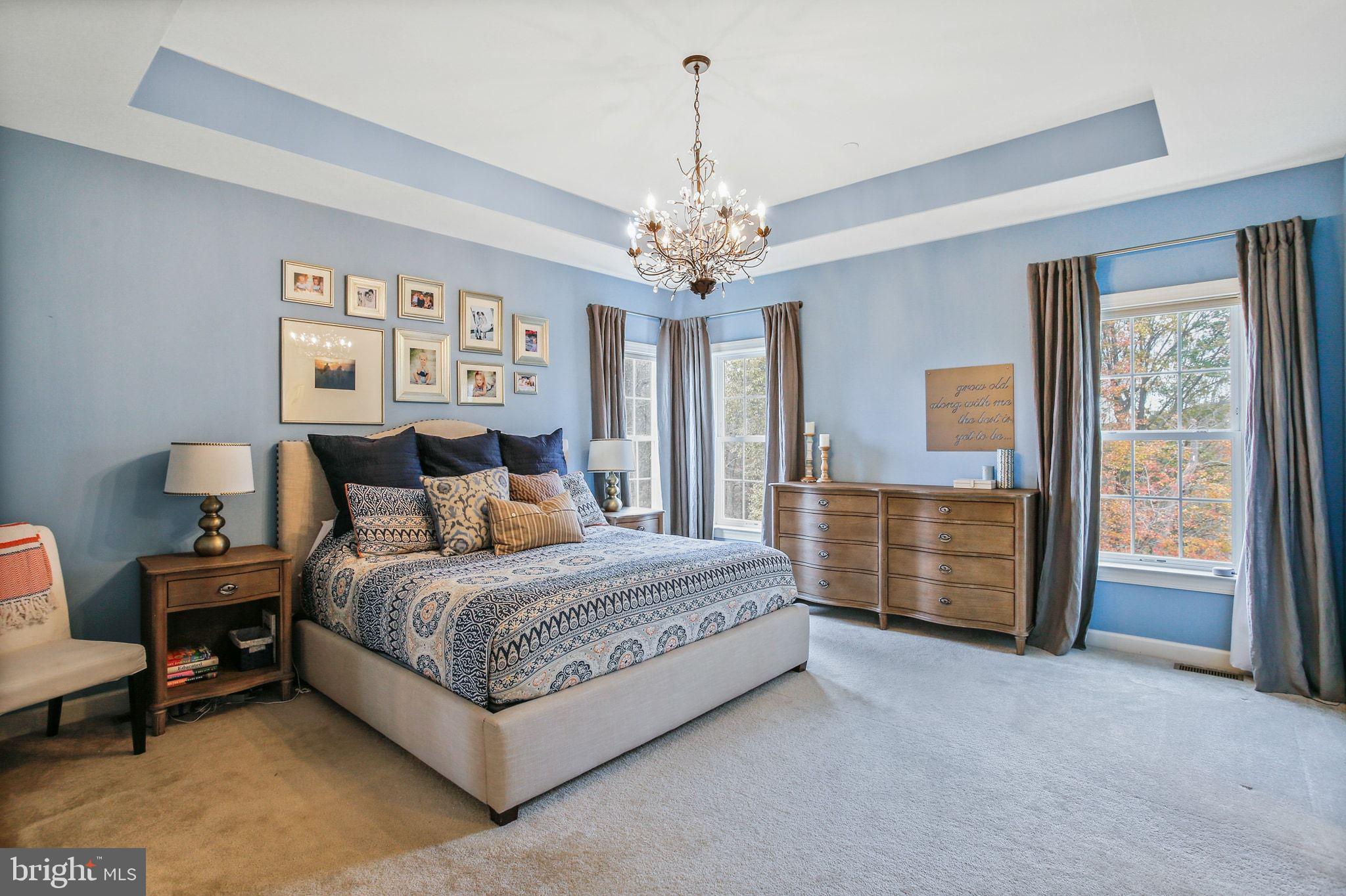 HOLLIFIELD HILLS - Residential