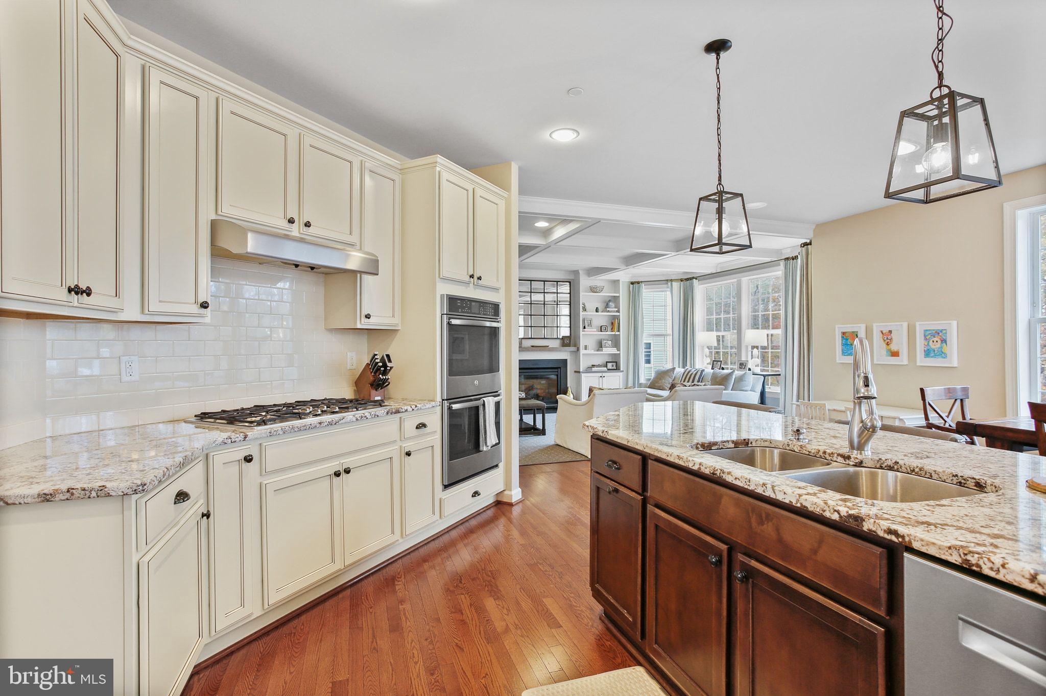 HOLLIFIELD HILLS - Residential