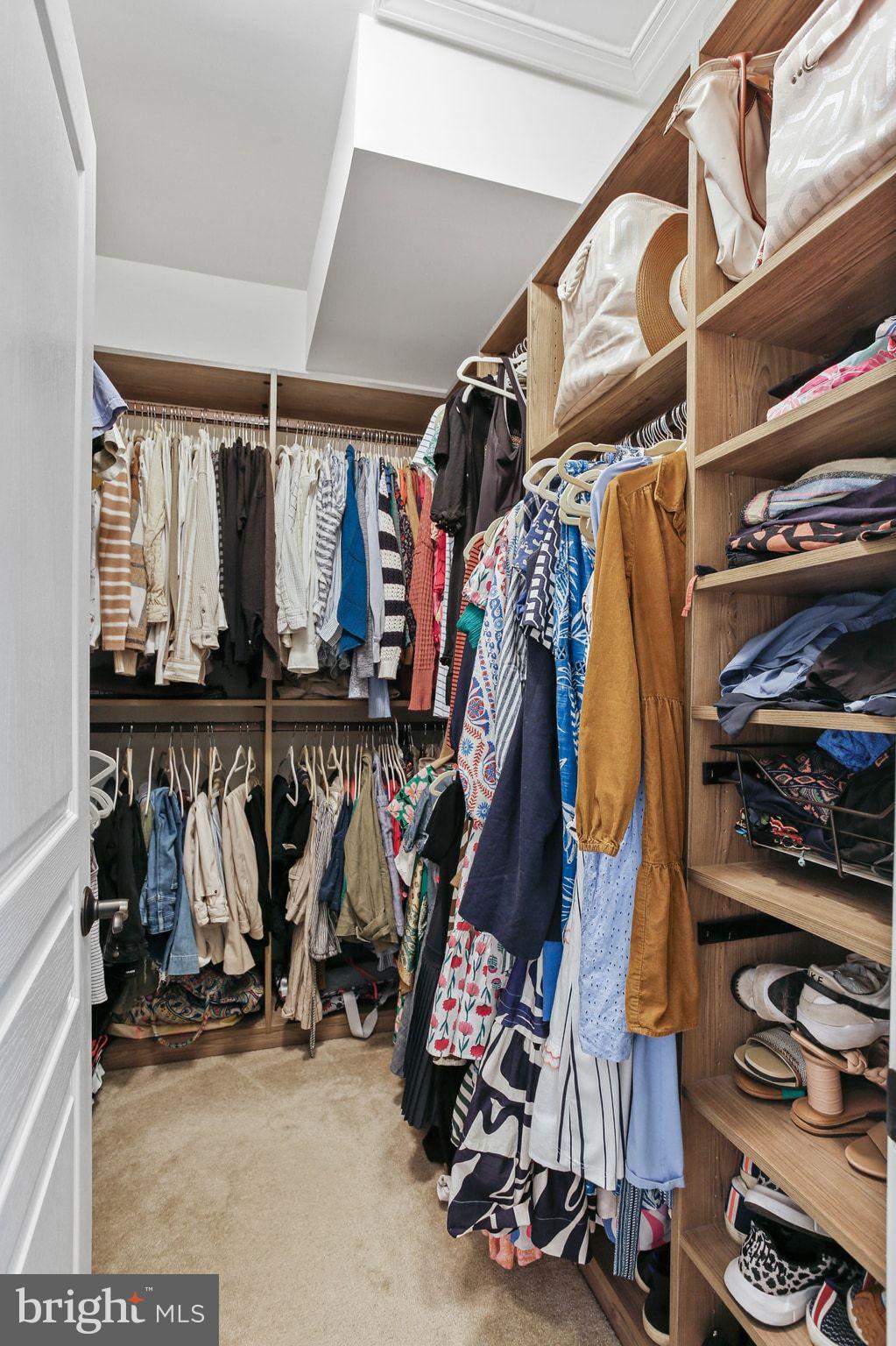 HOLLIFIELD HILLS - Residential