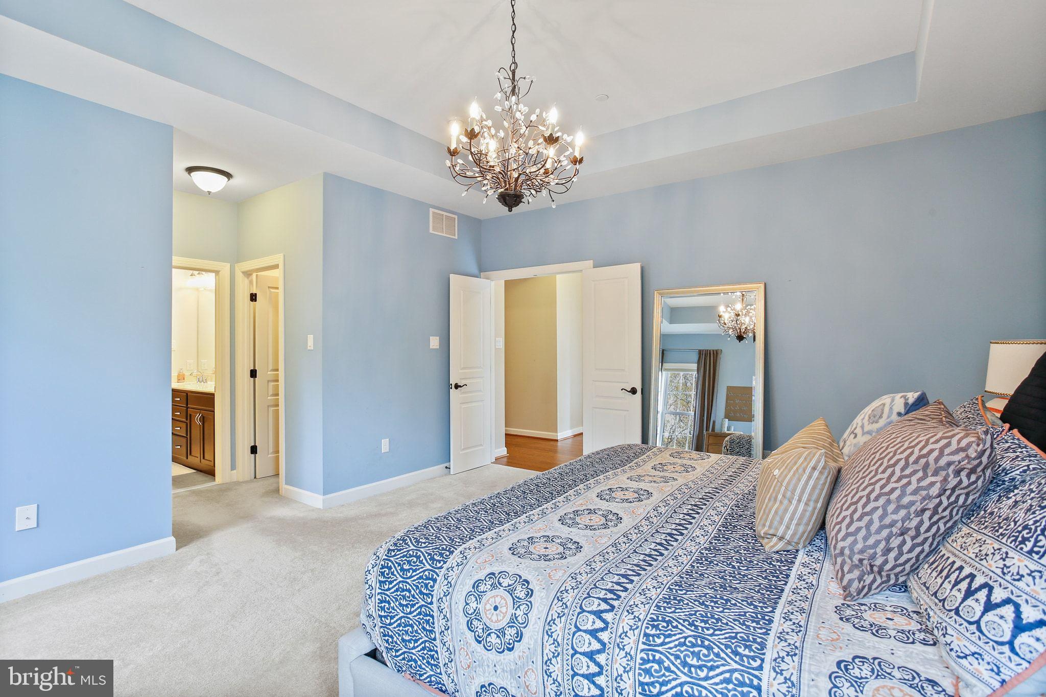 HOLLIFIELD HILLS - Residential