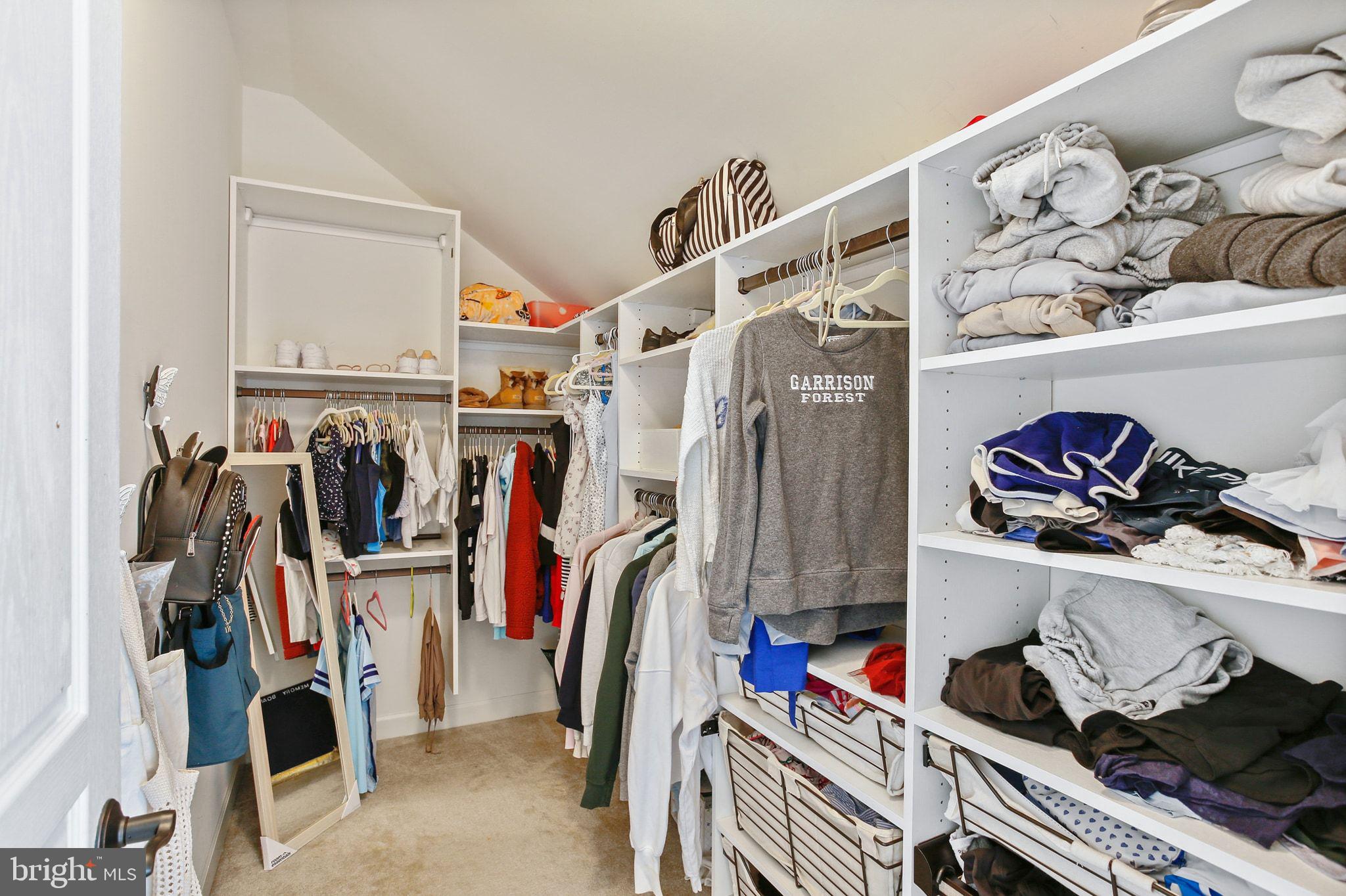 HOLLIFIELD HILLS - Residential