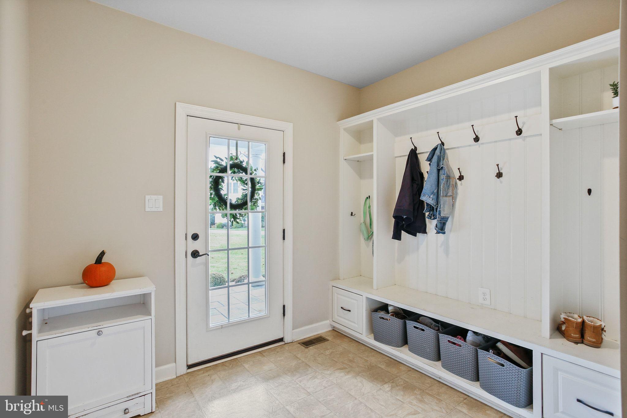 HOLLIFIELD HILLS - Residential