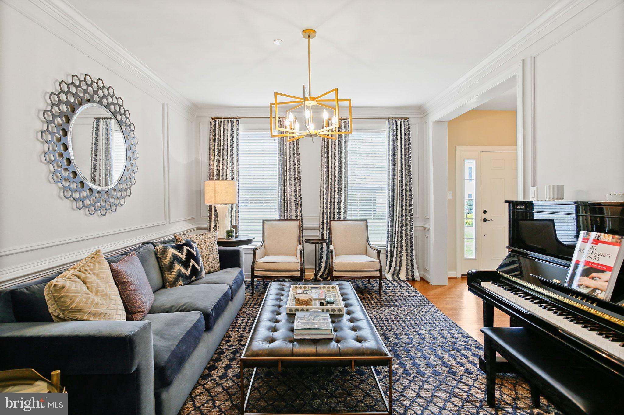 HOLLIFIELD HILLS - Residential