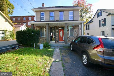 Photo of 51 S Manor Street, Mountville, PA 17554 (MLS # PALA2059922)
