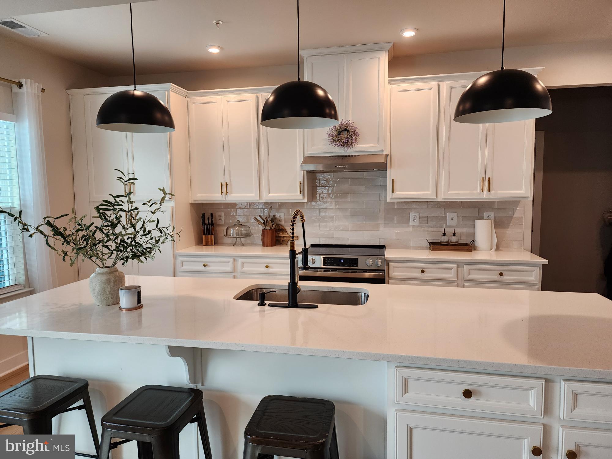 PERRY'S RETREAT - Residential Lease