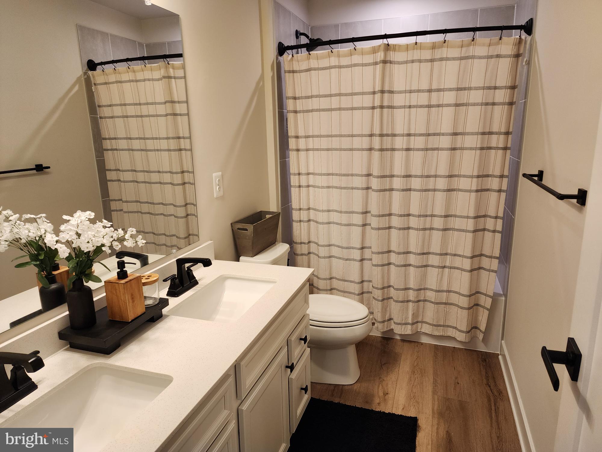 PERRY'S RETREAT - Residential Lease