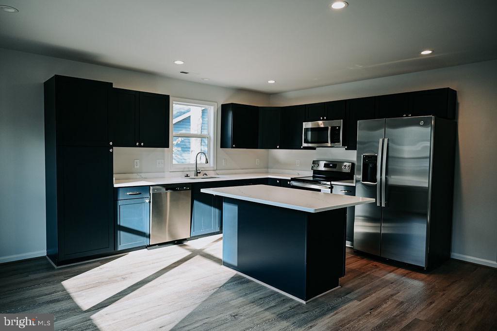 PLACID BAY EST SHOREWOOD - Residential