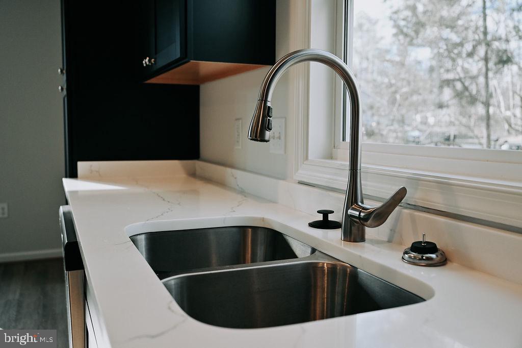 PLACID BAY EST SHOREWOOD - Residential