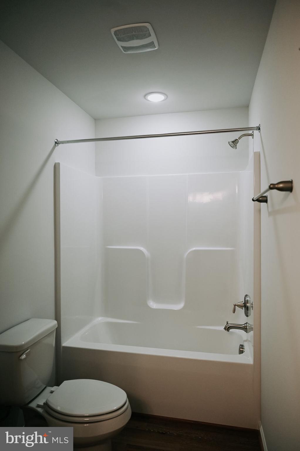 PLACID BAY EST SHOREWOOD - Residential