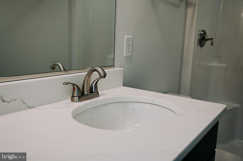 PLACID BAY EST SHOREWOOD - Residential