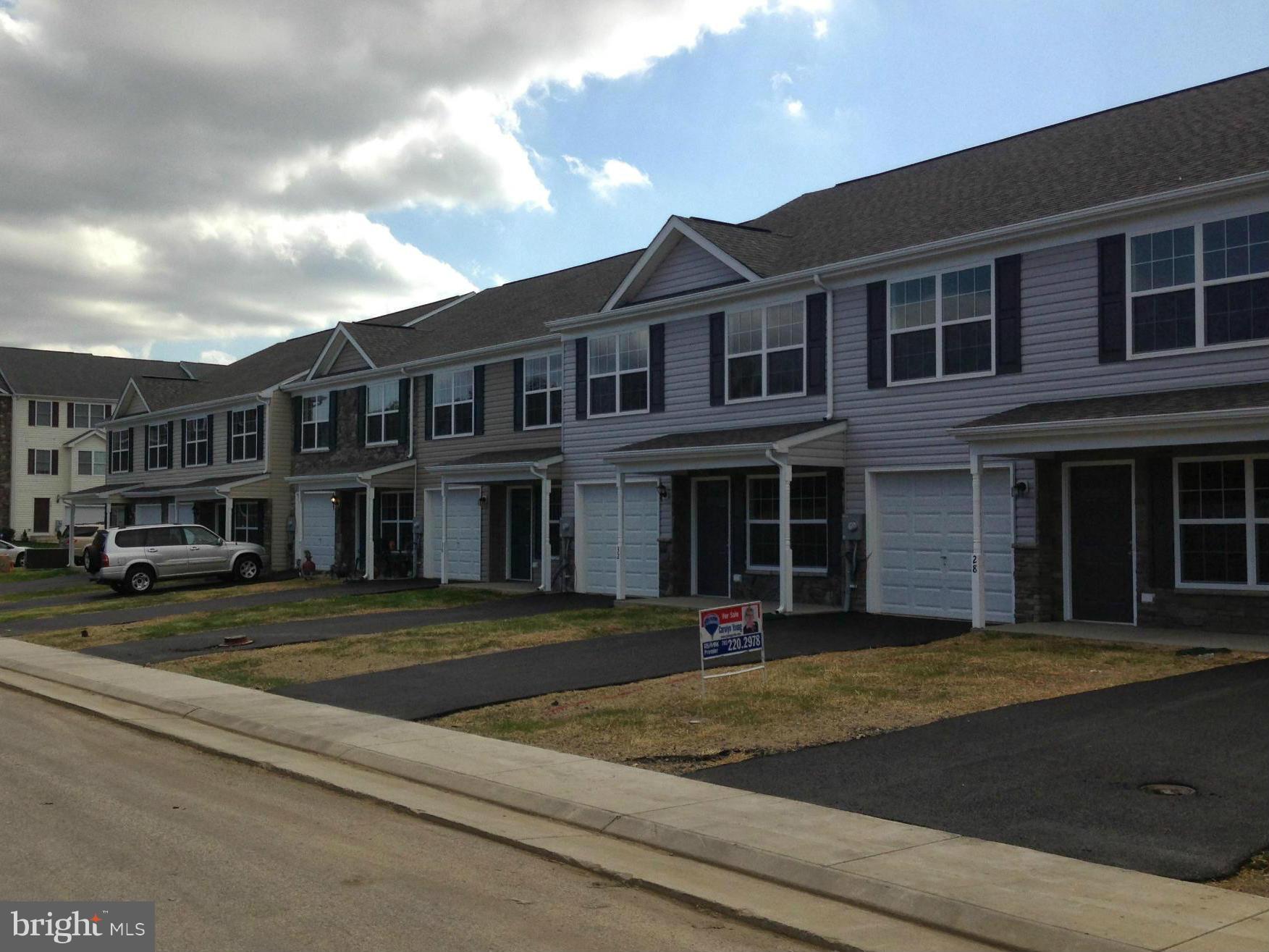 THE TOWNES AT OAKHURST - Residential