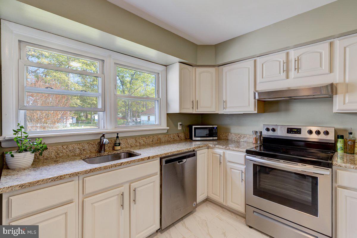 WHITE PLAINS - Residential