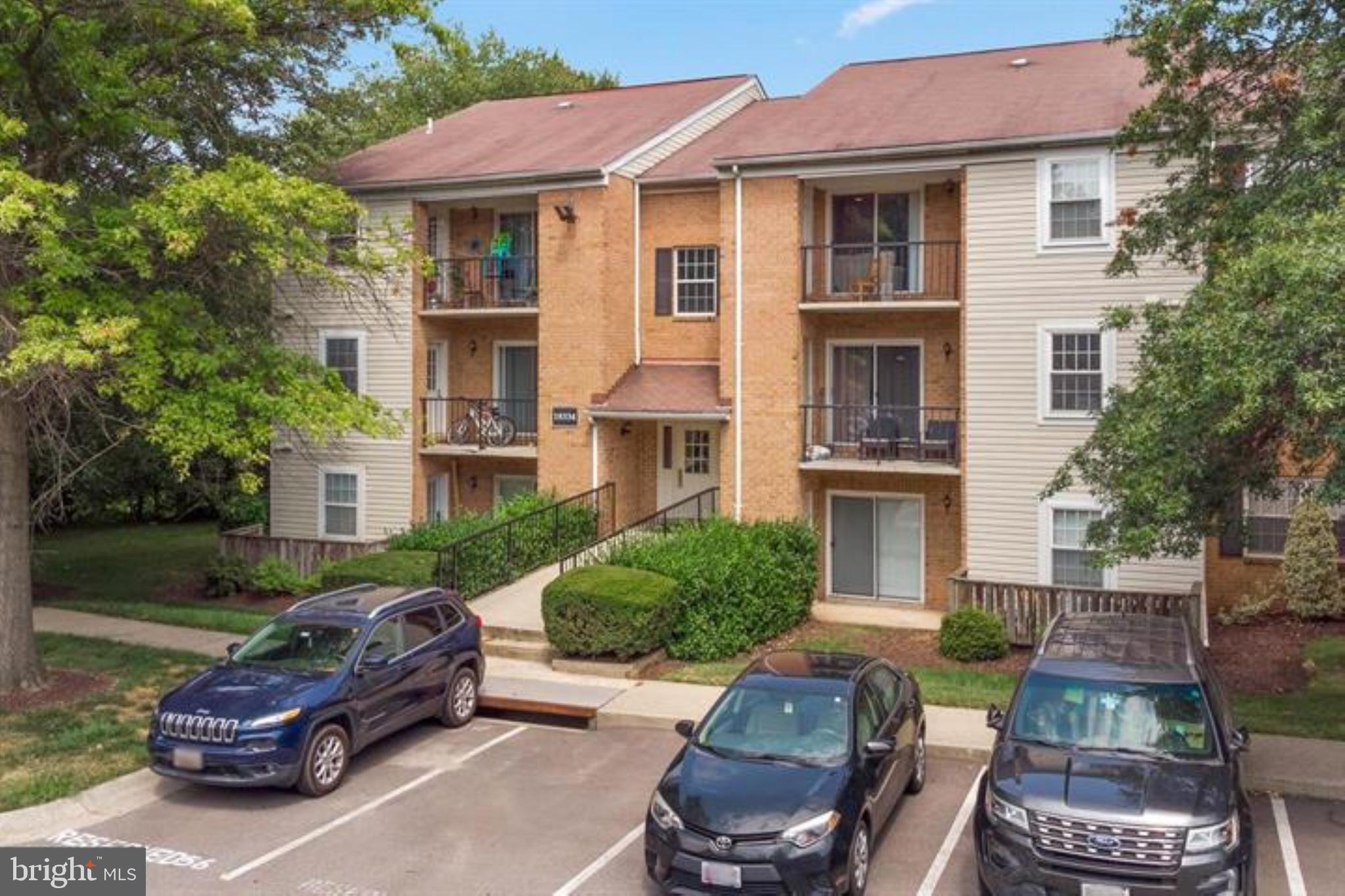 RARELY AVAILABLE TOP FLOOR CONDO. UPDATED, SPACIOUS ONE BEDROOM UNIT. SIZEABLE LIVING ROOM AREA WITH SLIDING GLASS DOOR TO BALCONY; SEPERATE DINING ROOM SPACE.
GALLEY KITCHEN WITH ADJACENT LAUNDRY ROOM WITH FULL SIZE WASHER AND DRYER AND ADDITIONAL STORAGE SPACE.
BALCONY IS ACCESSIBLE FROM BEDROOM AS WELL AS LIVING AREA. AMPLE, OPEN PARKING IN LARGE LOT.
GREAT LOCATION!! CONVENIENT TO PUBLIC TRANSPORTATION, HIGHWAYS, SHOPPING AND MORE! PETS WELCOME ON A CASE BY CASE BASIS.