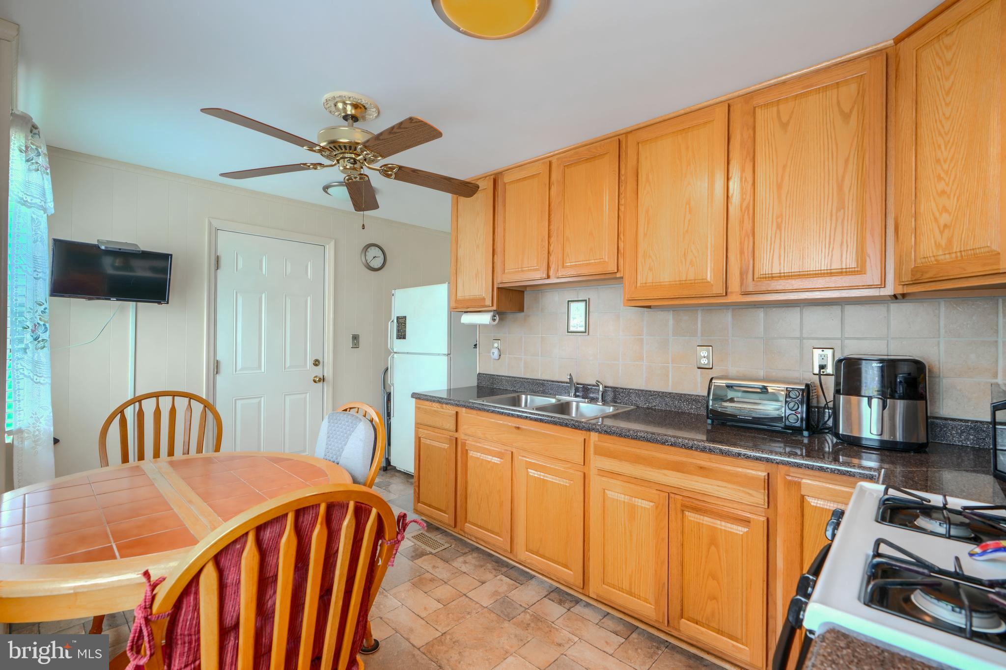 3413 YARDLEY DRIVE