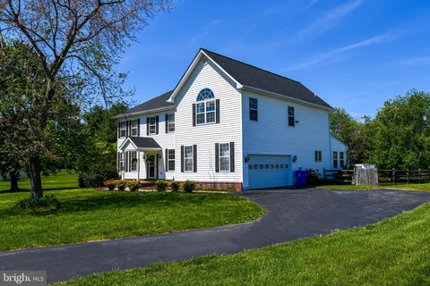 12954 Broadview Run Drive, Waldorf, MD MLS: MDCH2042180