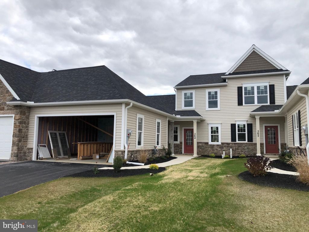 Photo of 364 MEADOW ROSE DR #223, LITITZ, PA 17543 (MLS # PALA2023868)