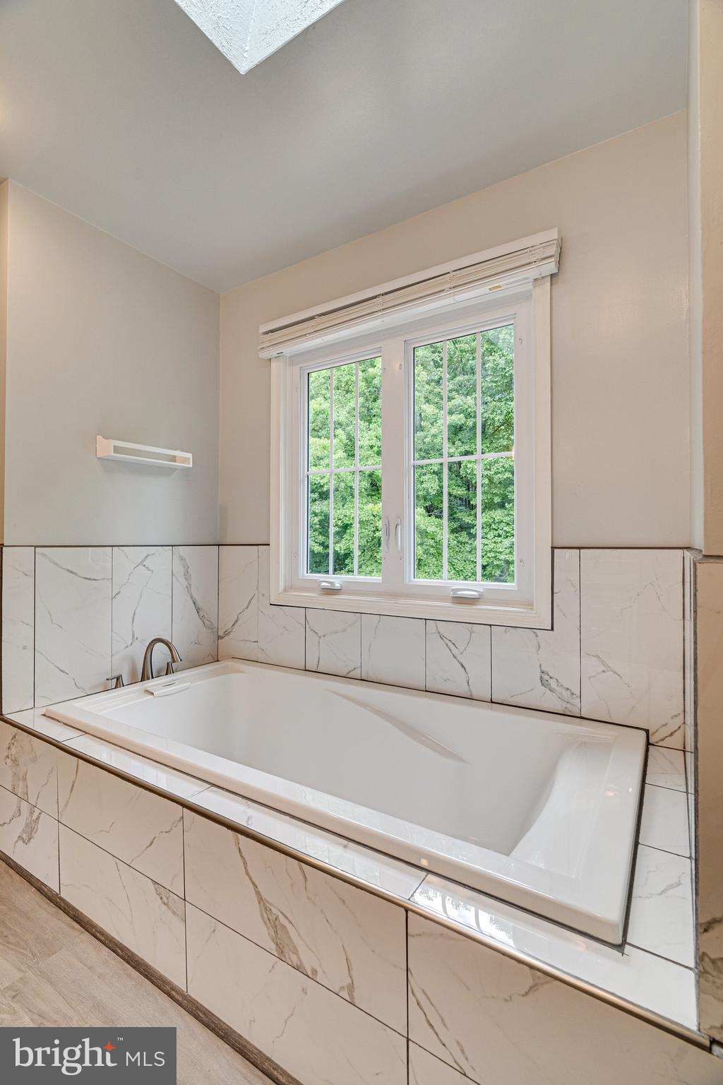 BERRY HILL MANOR - Residential Lease