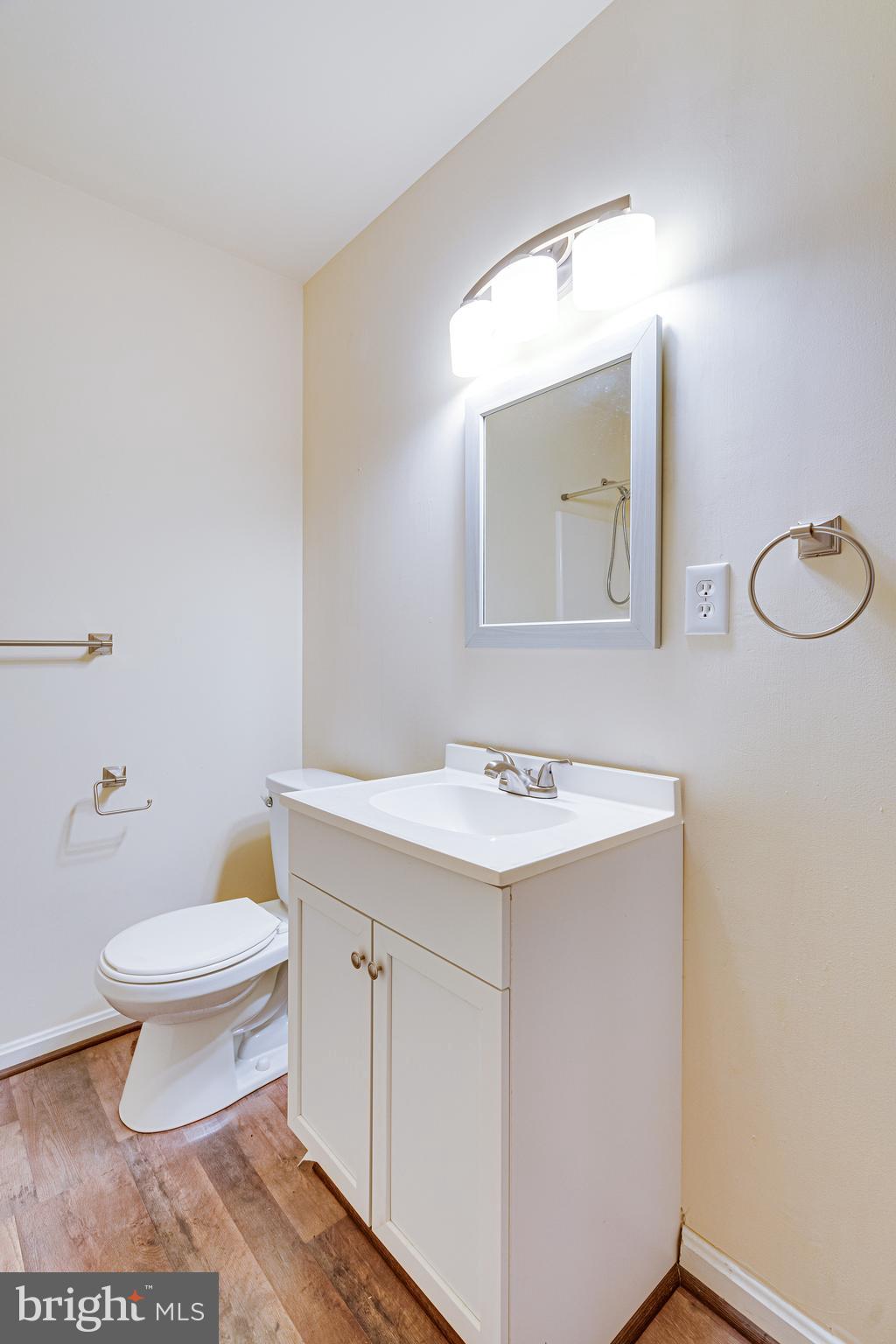 BERRY HILL MANOR - Residential Lease