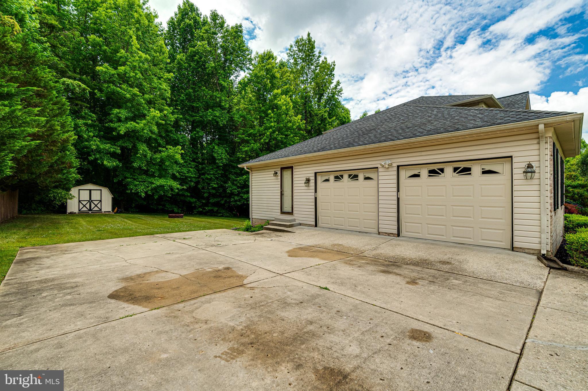 BERRY HILL MANOR - Residential Lease