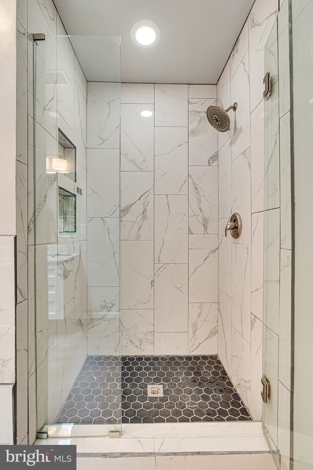 BERRY HILL MANOR - Residential Lease