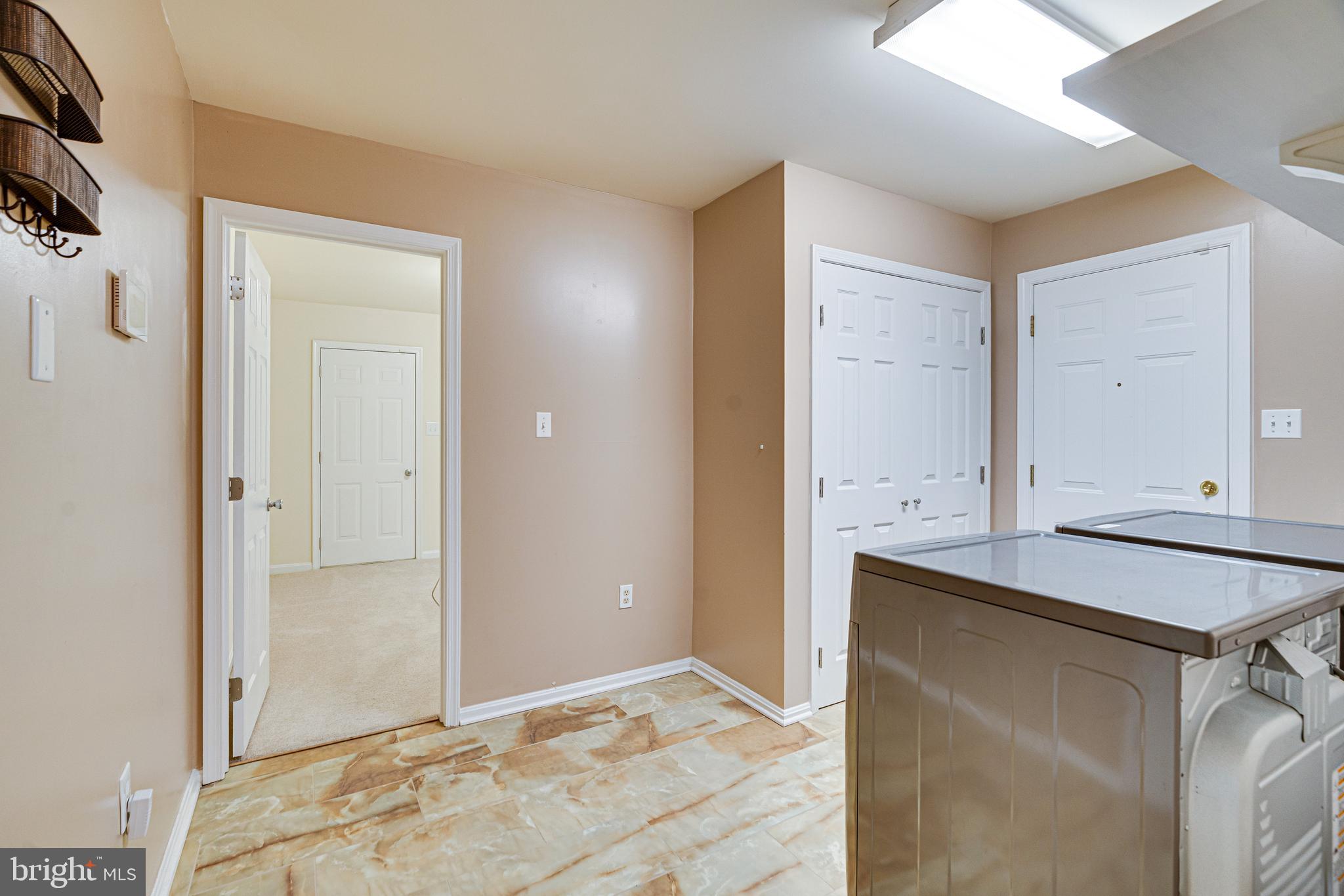 BERRY HILL MANOR - Residential Lease