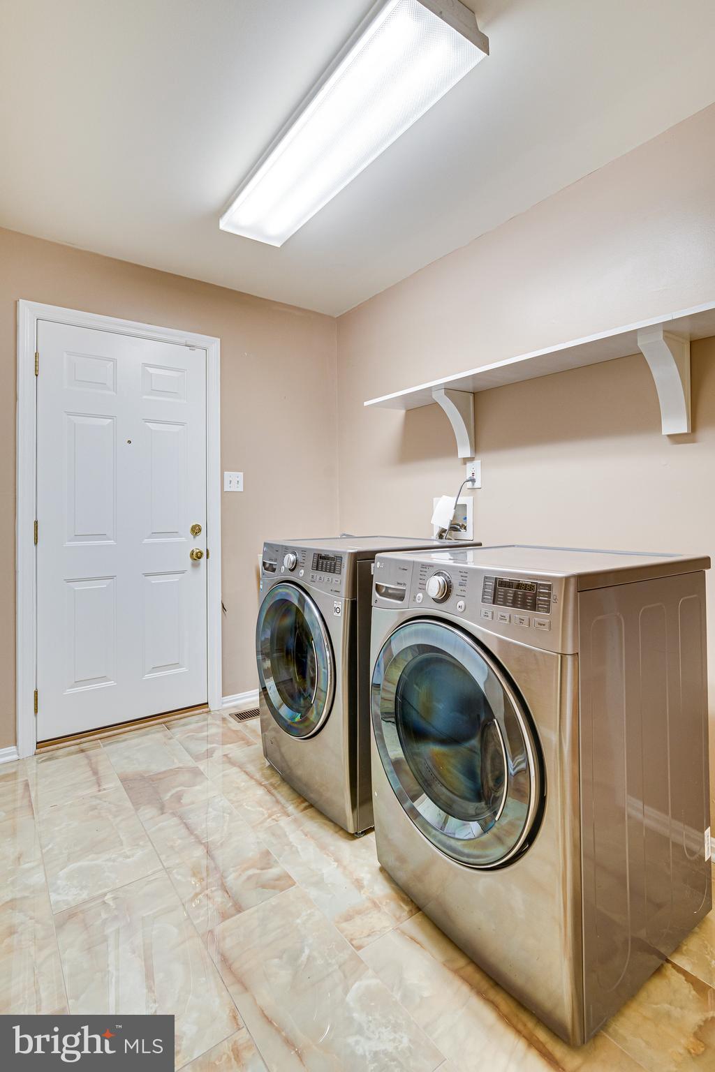 BERRY HILL MANOR - Residential Lease