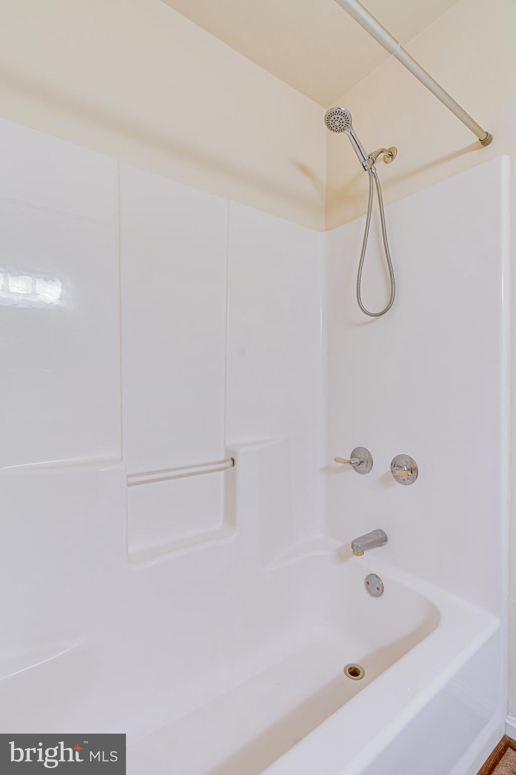 BERRY HILL MANOR - Residential Lease