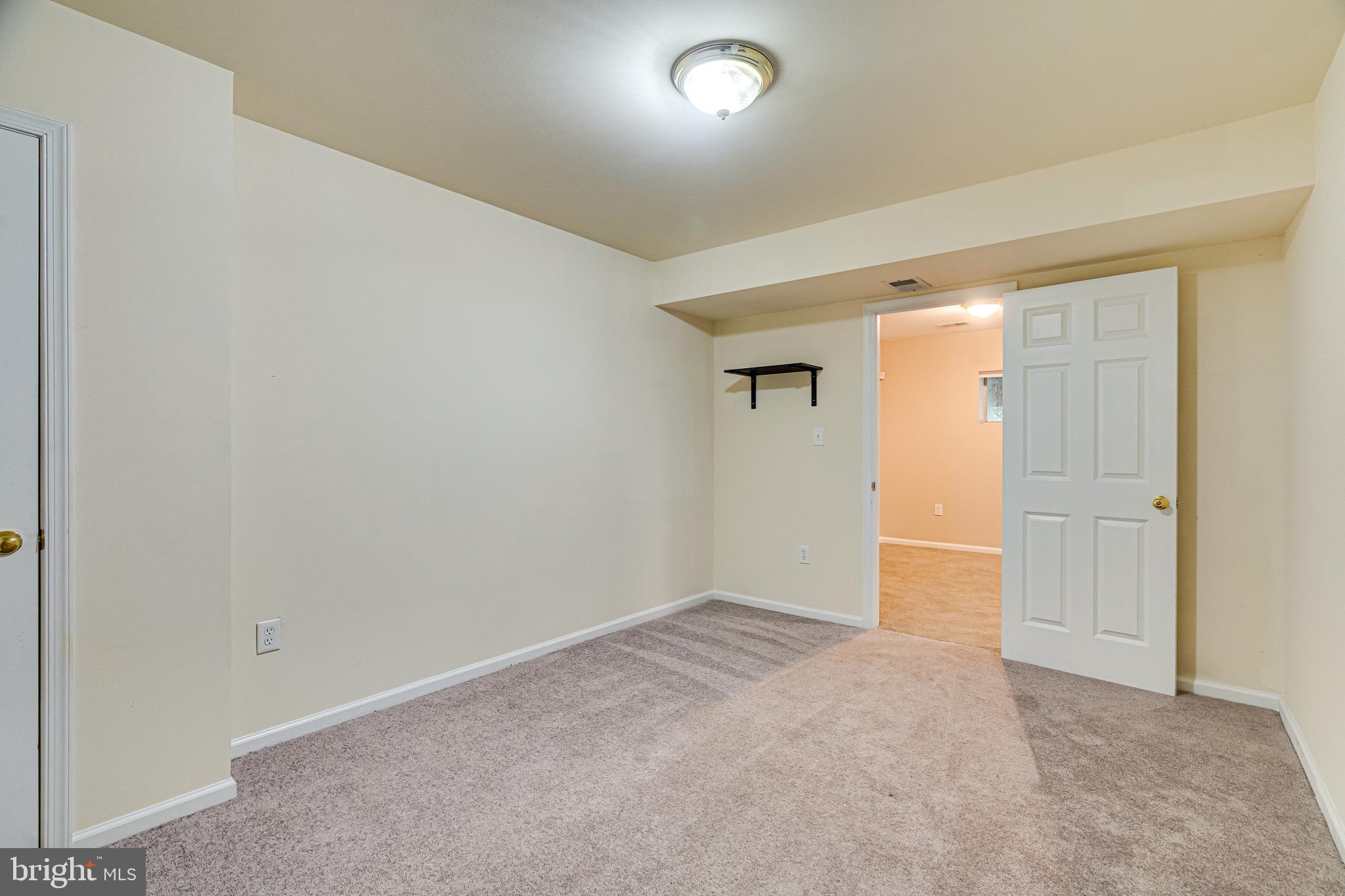 BERRY HILL MANOR - Residential Lease