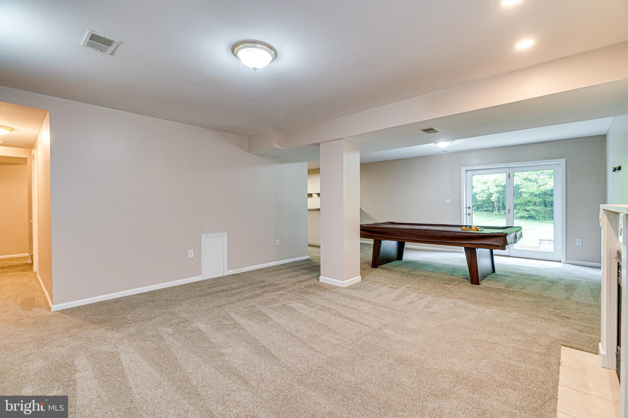 BERRY HILL MANOR - Residential Lease