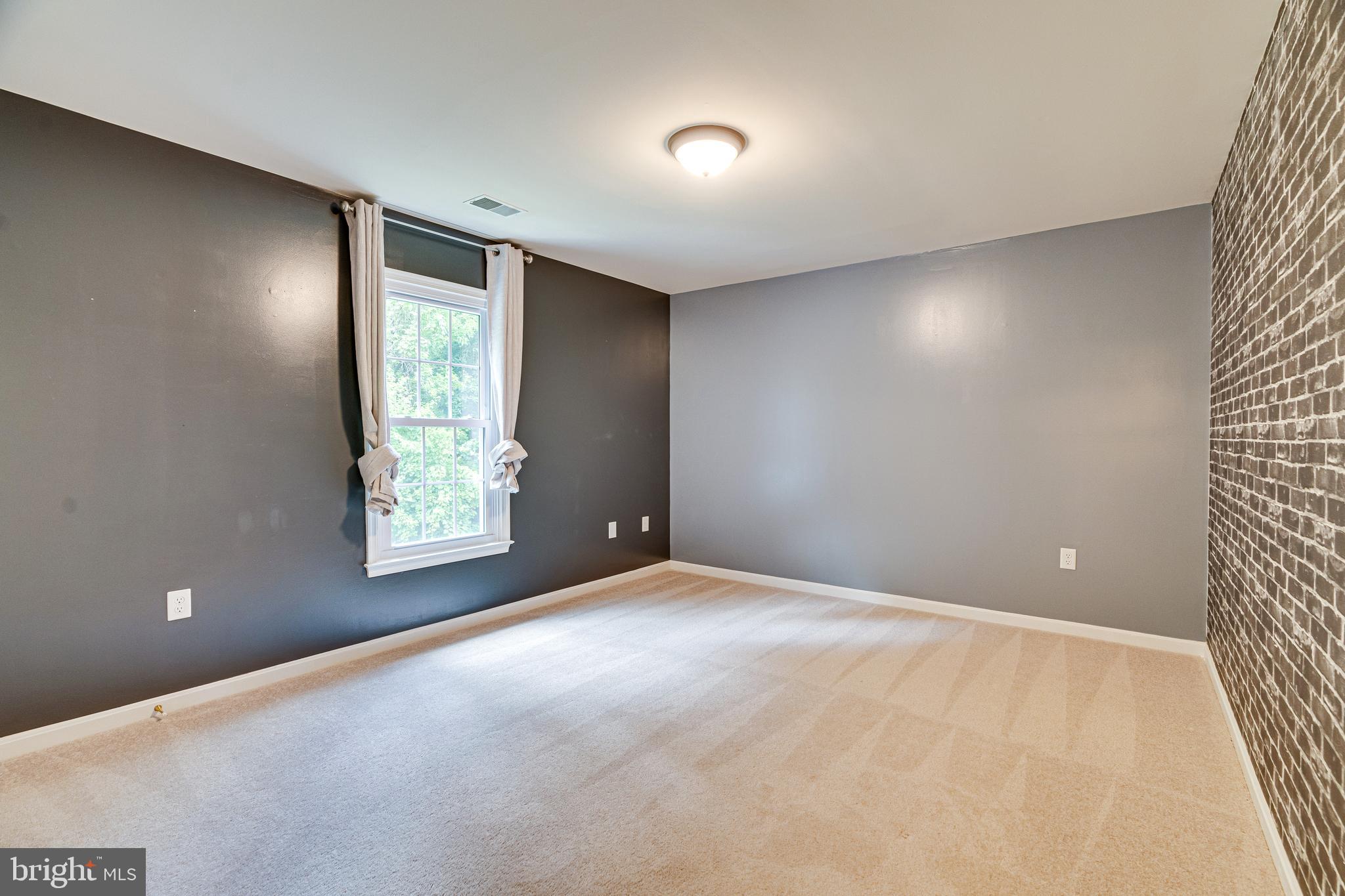 BERRY HILL MANOR - Residential Lease