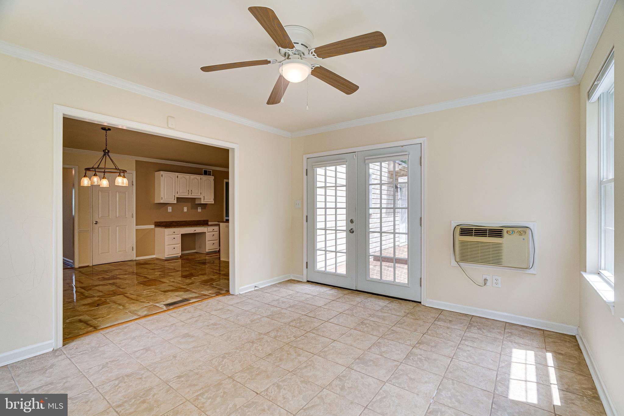 BERRY HILL MANOR - Residential Lease