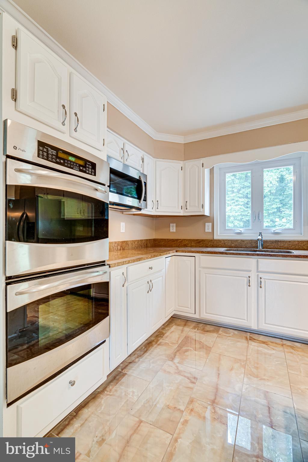 BERRY HILL MANOR - Residential Lease