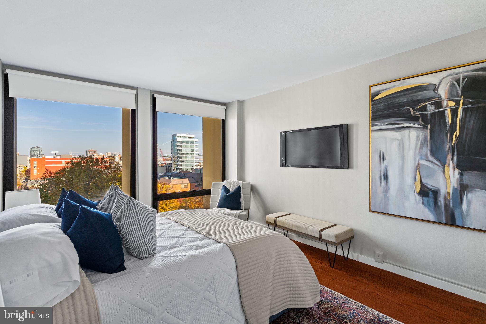 SOCIETY HILL - Residential