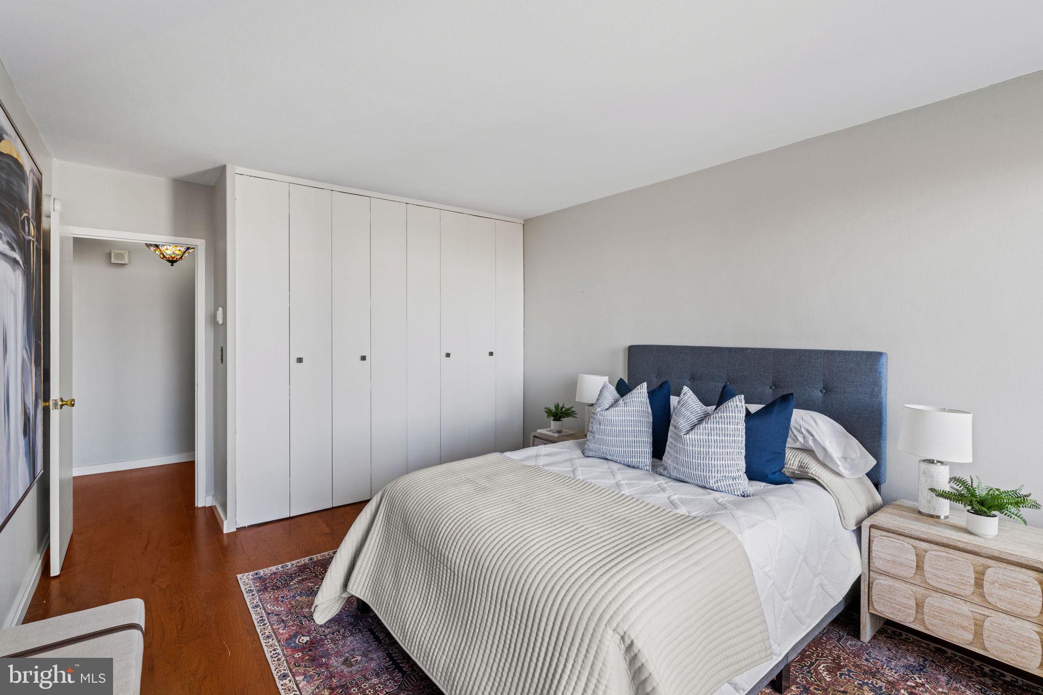 SOCIETY HILL - Residential