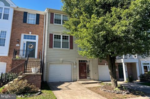 Photo of 967 Herons Run Lane, WOODBRIDGE, VA 22191 (MLS # VAPW2119348)