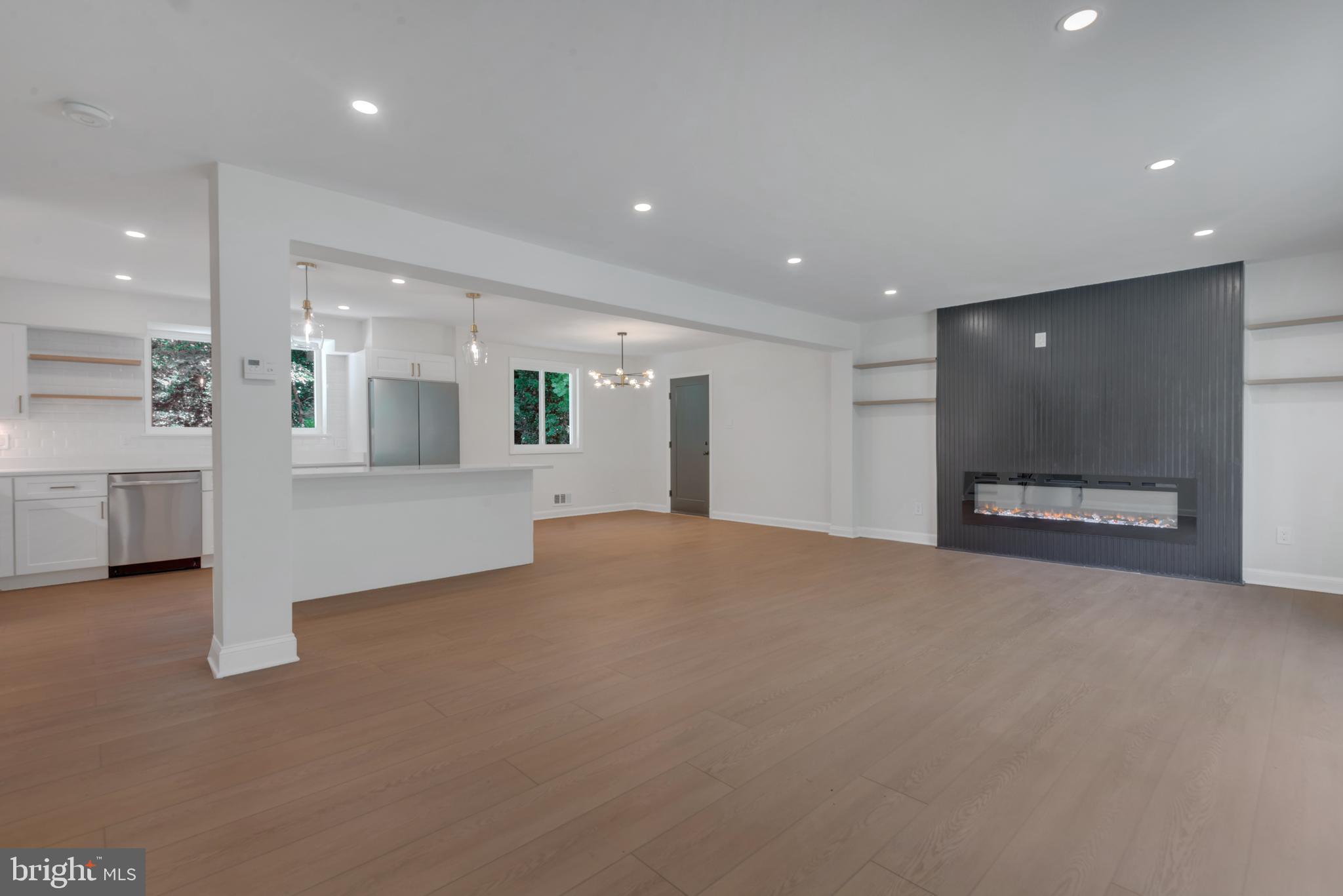 2102 TRAFALGAR DRIVE