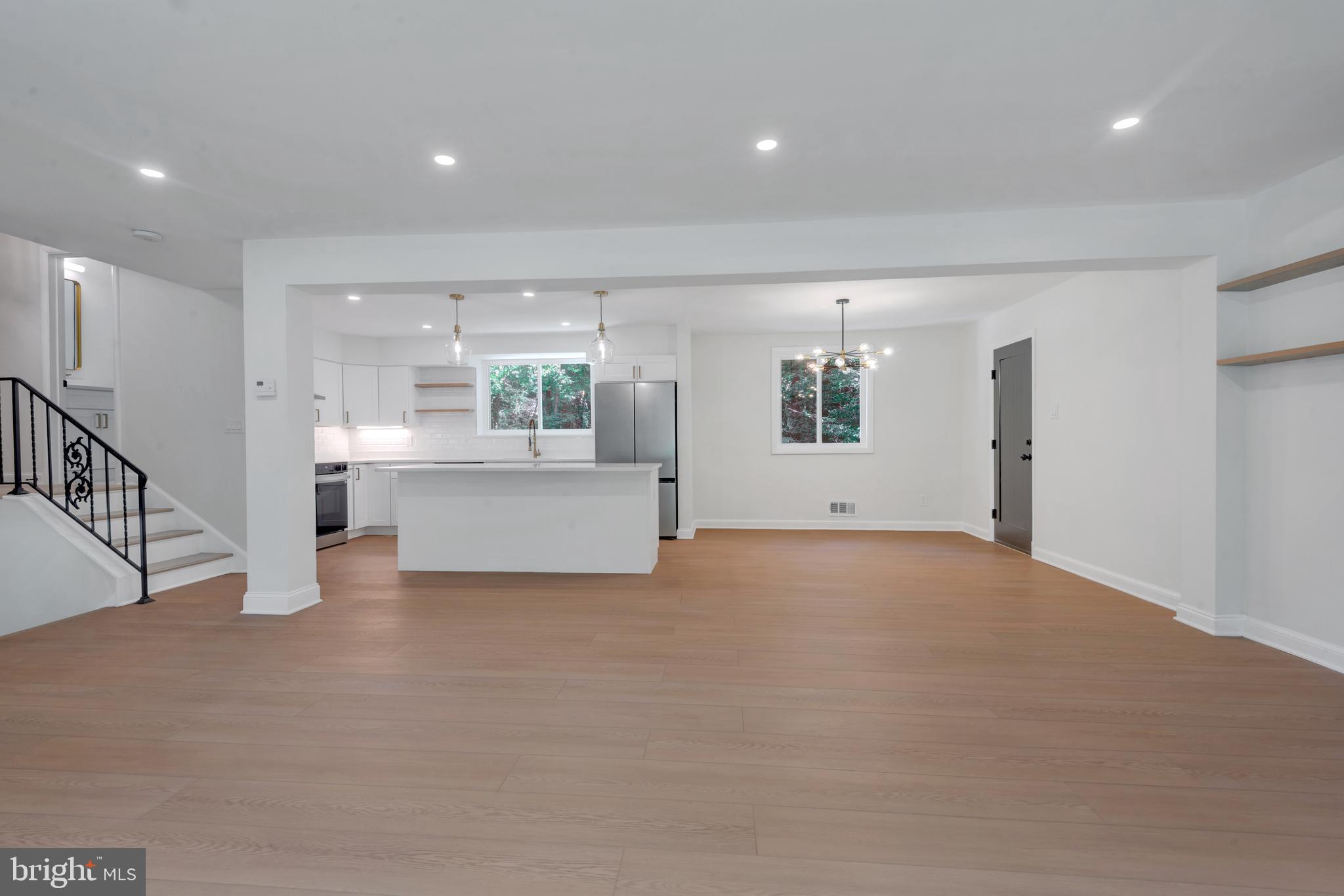 2102 TRAFALGAR DRIVE