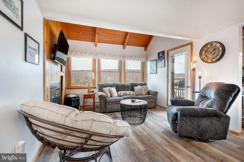 Condo For Sale - 157 Jeffrey Lane #21B<br/> OAKLAND, MD 21550