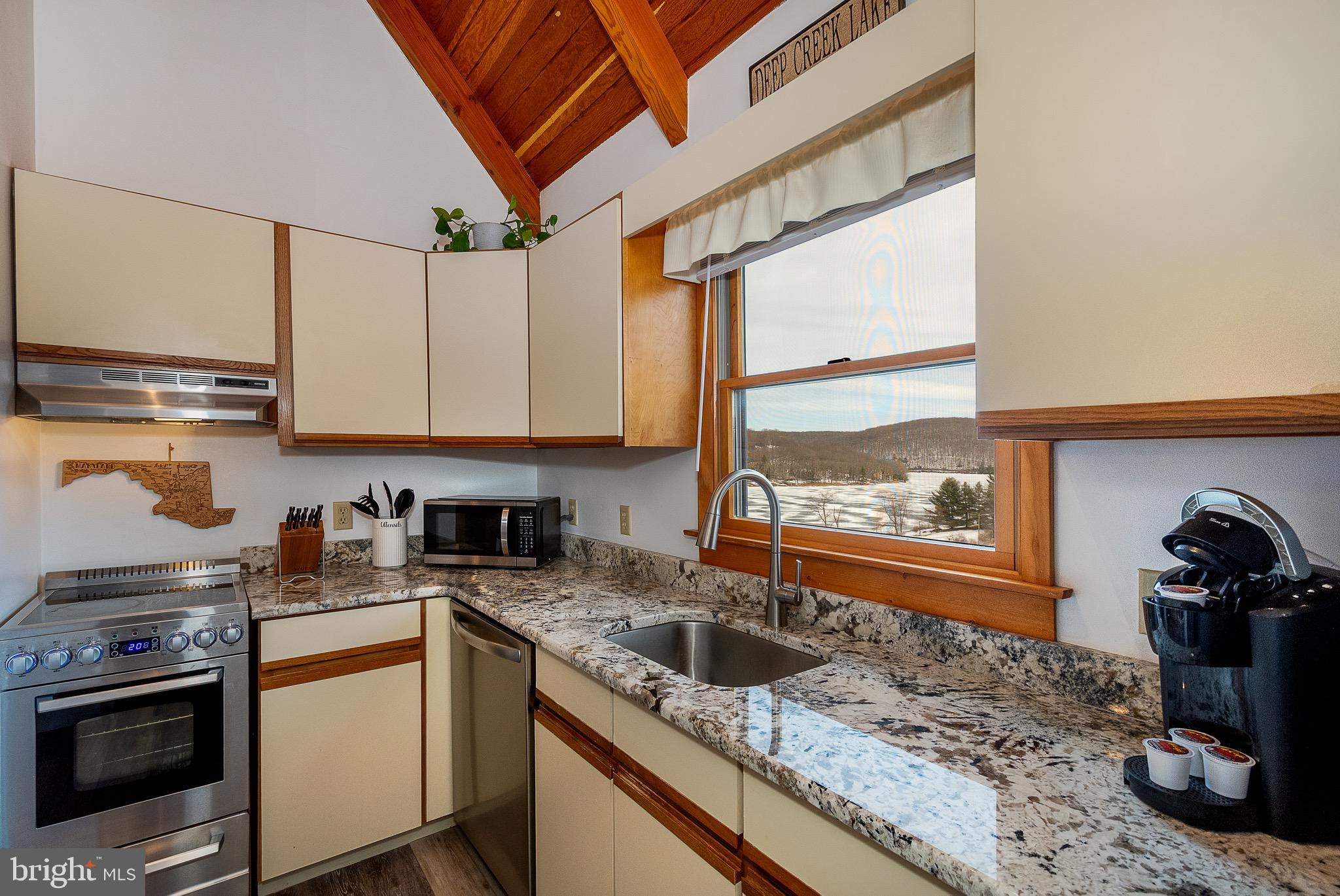 TRADERS LANDING - Residential