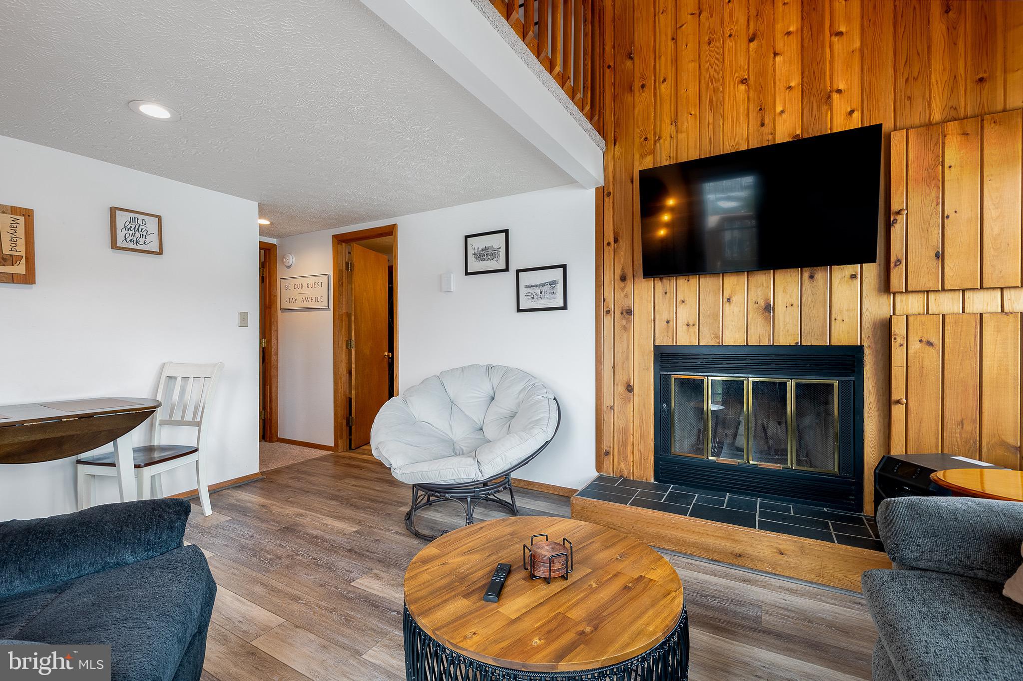 157 JEFFREY LANE 21B