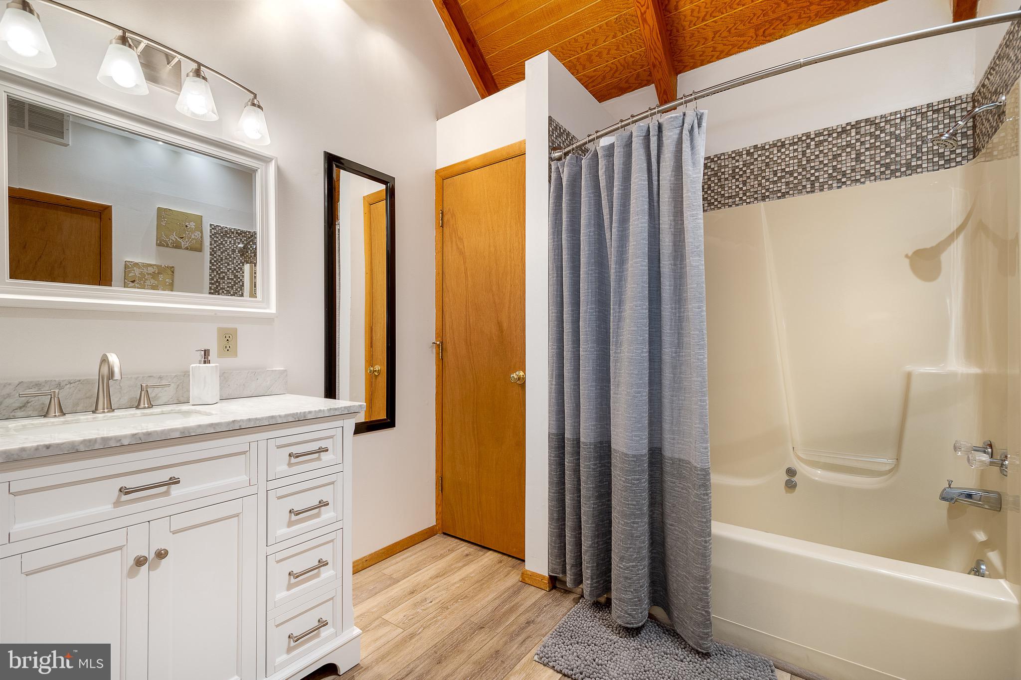 TRADERS LANDING - Residential