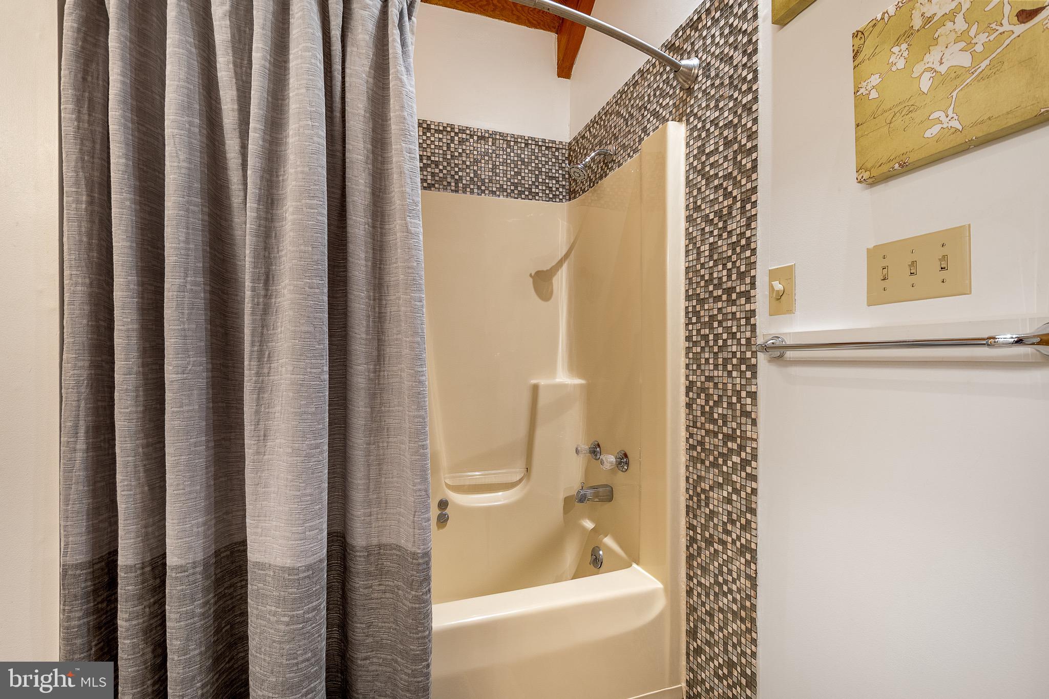 TRADERS LANDING - Residential