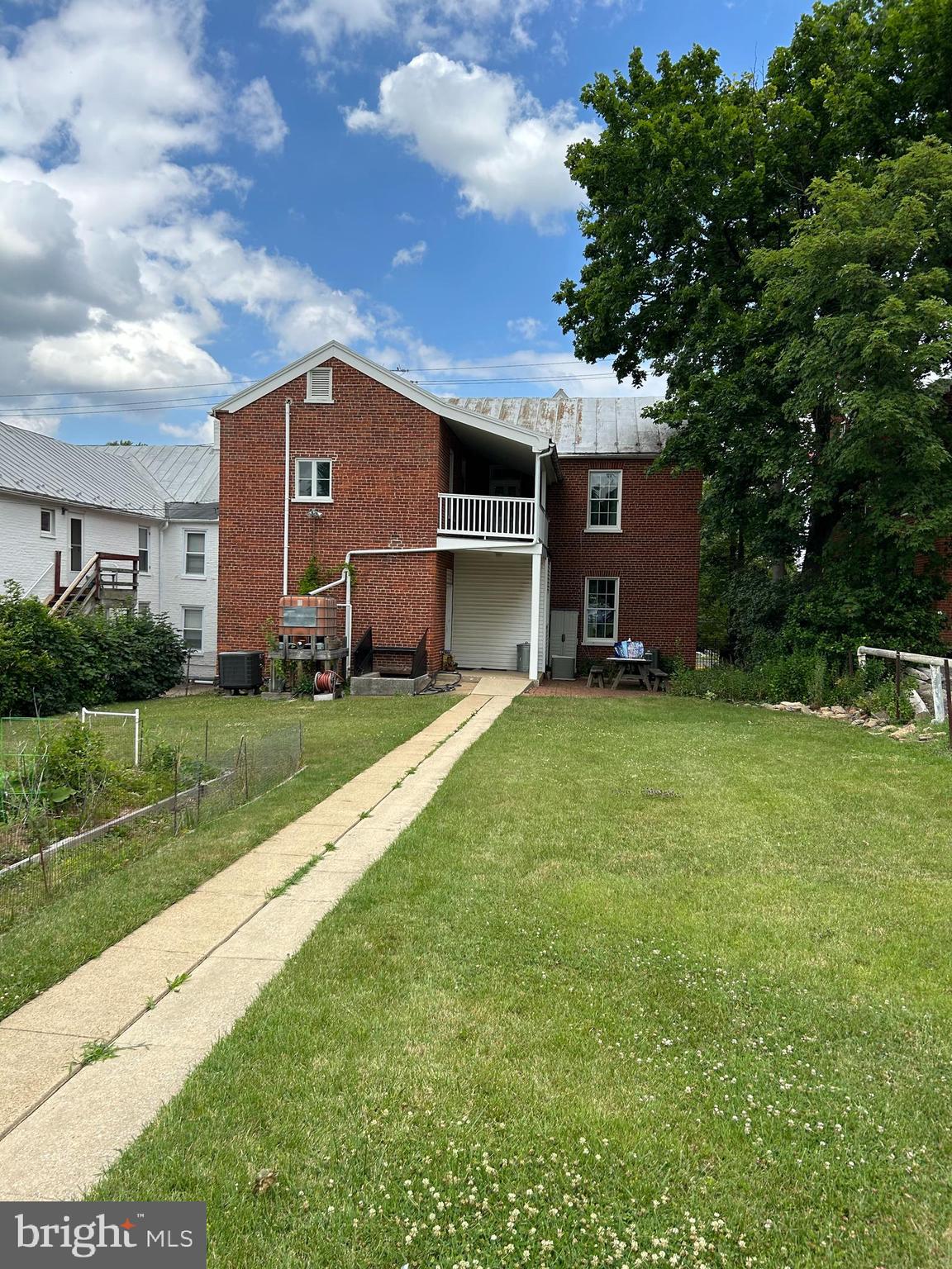 162 E MAIN